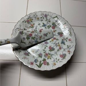 Andrea by Sadek Corona floral pattern cake plate and server set
